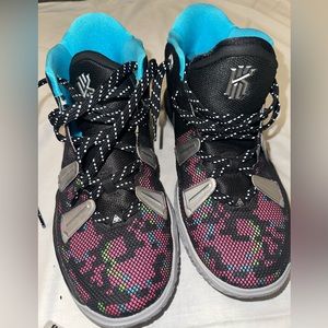 Nike Kyri Basketball Shoes